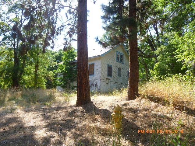 $57,500 - 4Br/1Ba - for Sale in Classic 2 Story Fixer Home, Klickitat