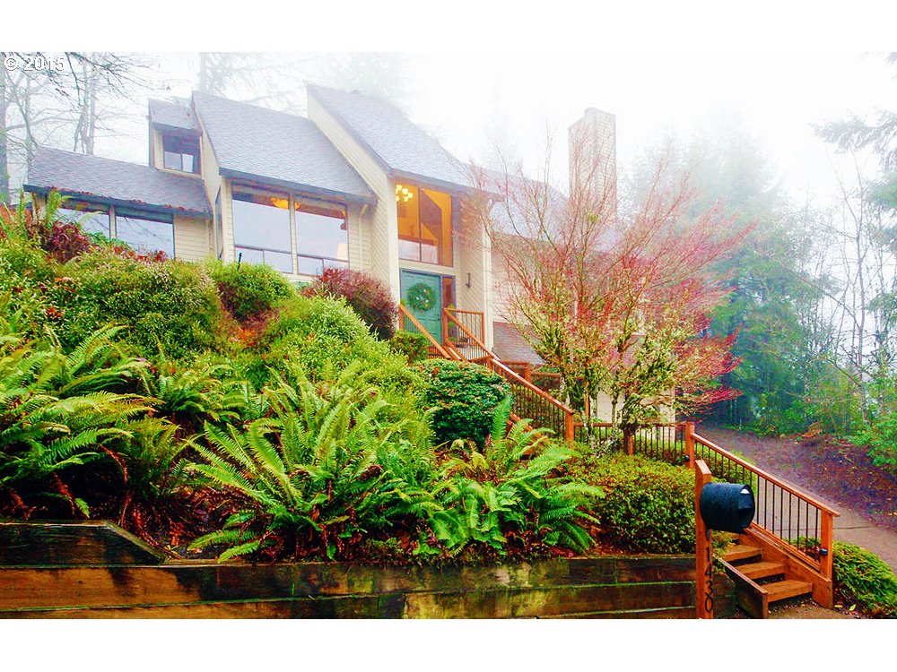 1430 LARCH ST Lake Oswego, Oregon Wonderful views inside and out from this stunning NW Contemporary. Lg fenced lot w/ decks and yard; private setting nestled in trees. Dramatic rooms, vaulted ceilings, lg windows- bright, spacious ambiance. Coveted Palisades area, walk to Starbucks, market, park, Hallinan Elem. Master suite w/ granite, vaulted ceiling, his/her closets, view. Two balconies, bar, great room style. Beautifully maintained and remodeled. Perfect family home.