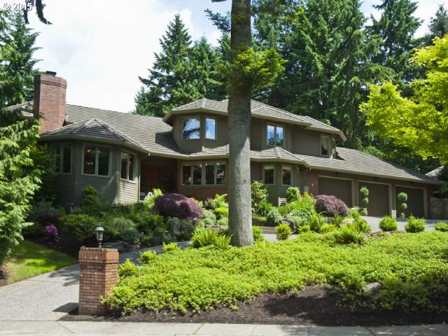 1944 PALISADES TERRACE DR Lake Oswego, Oregon Private Swim & Boat Easement. Lovely family home is spacious, bright and beautiful. Luxurious and large master with fireplace, Jacuzzi tub, steam room and HUGE closet. Kids wing has media/4th bedroom. Great Pub/Wine room & wet bar. Gourmet kitchen w/ gas cook island, granite counters, stainless appliances, hardwood floors. Gorgeous pool-spa and outdoor living room + upper yard for garden or playing. Home Warranty provided.
