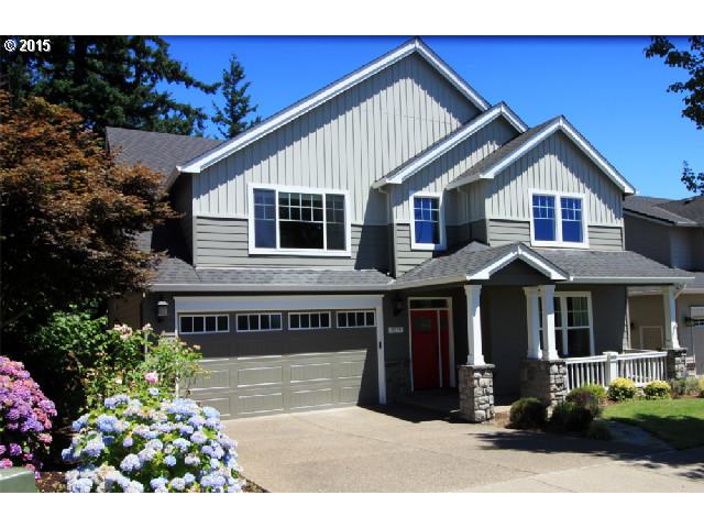 2574 CRESTVIEW DR West Linn, Oregon Gorgeous remodeled in 2014 has High Ceilings,Wainscotting,Crown Molding & Lots of big windows make it sunny+ Bright. Beautiful Gourmet Kitchen has Hardwoods, Granite Counters, Butler Kitchen, Huge cook island, Eat Bar-High end stainless appliances+ is open to living room & dining area w/wall of windows & slider to patio + yard! Soaring 2 story ceiling in dining/.entry Spectacular master bath w/HUGE walk-in closet! Beautiful private yard