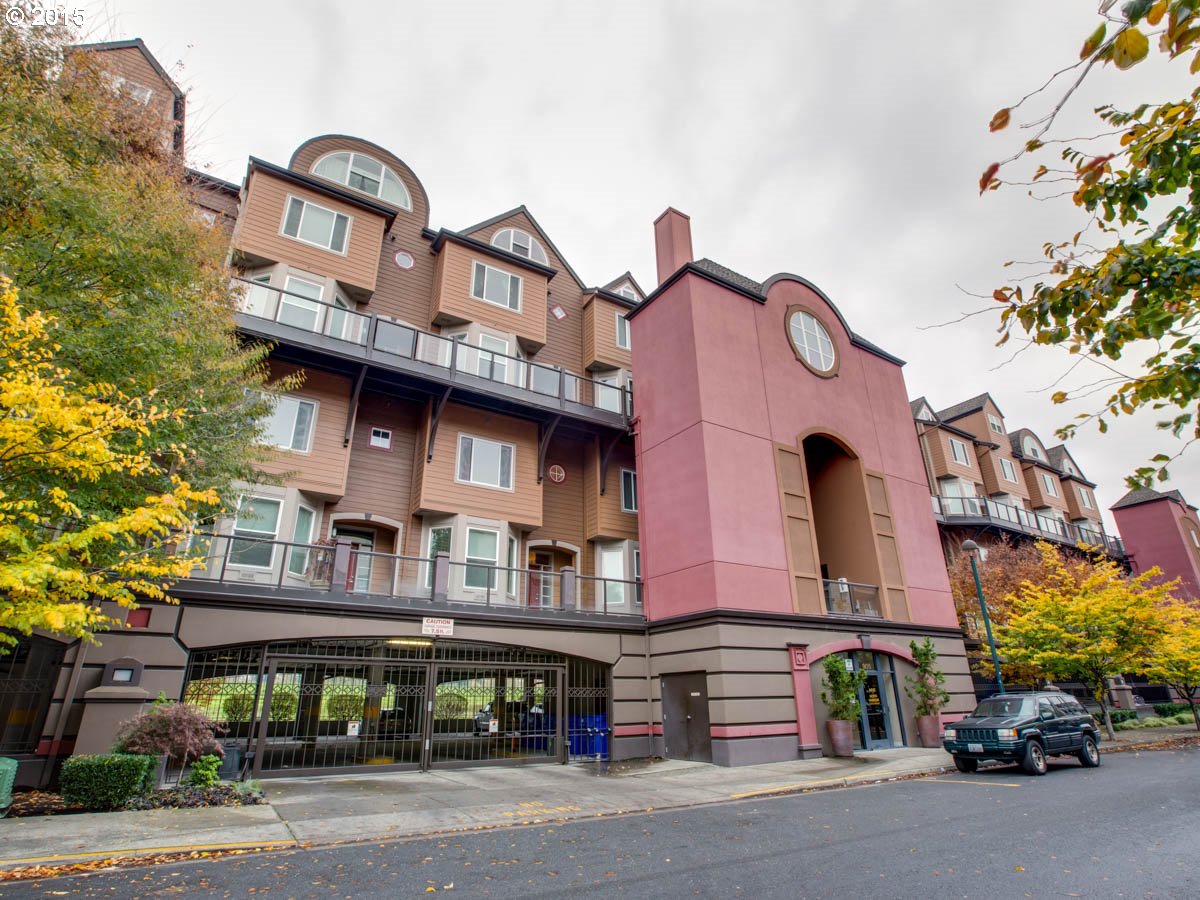 $395,000 - 3Br/3Ba - for Sale in Bridgetown / The Mews Condos, Portland