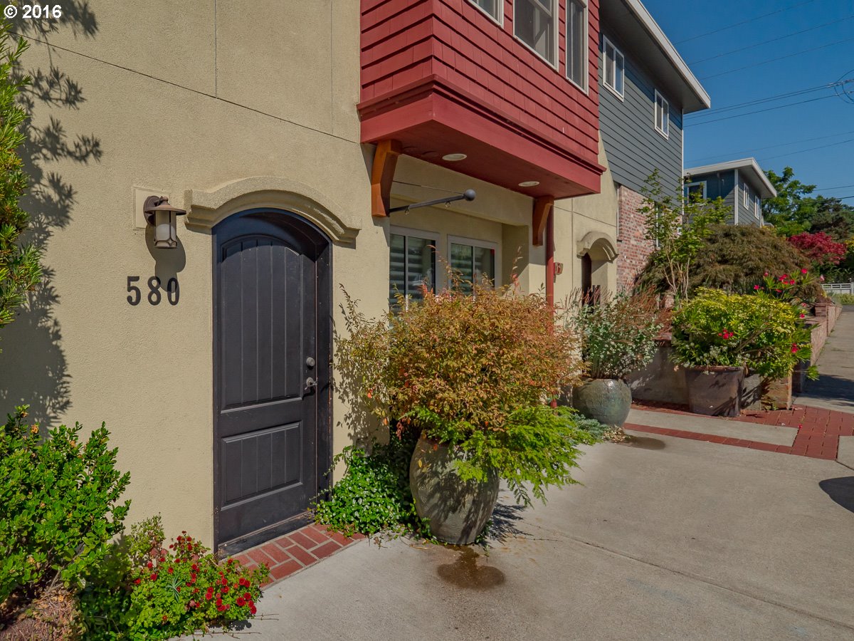 $459,000 - 2Br/3Ba - for Sale in First Addition, Lake Oswego