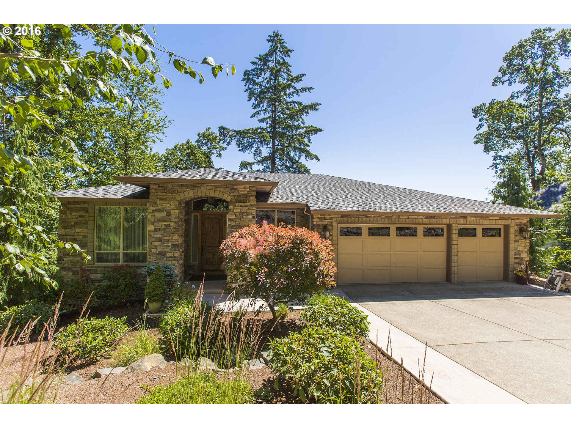 $1,099,998 - 4Br/4Ba - for Sale in Lake Oswego