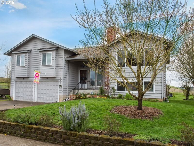 $399,999 - 3Br/3Ba - for Sale in Towell Acres, Hillsboro