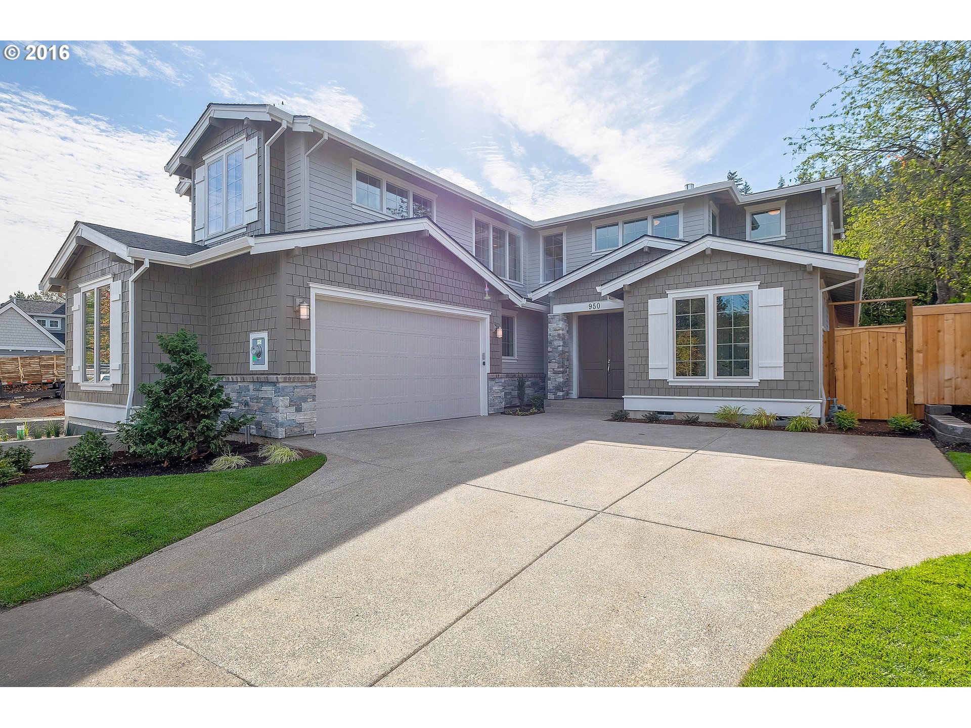 $995,000 - 4Br/4Ba - for Sale in Lake Oswego