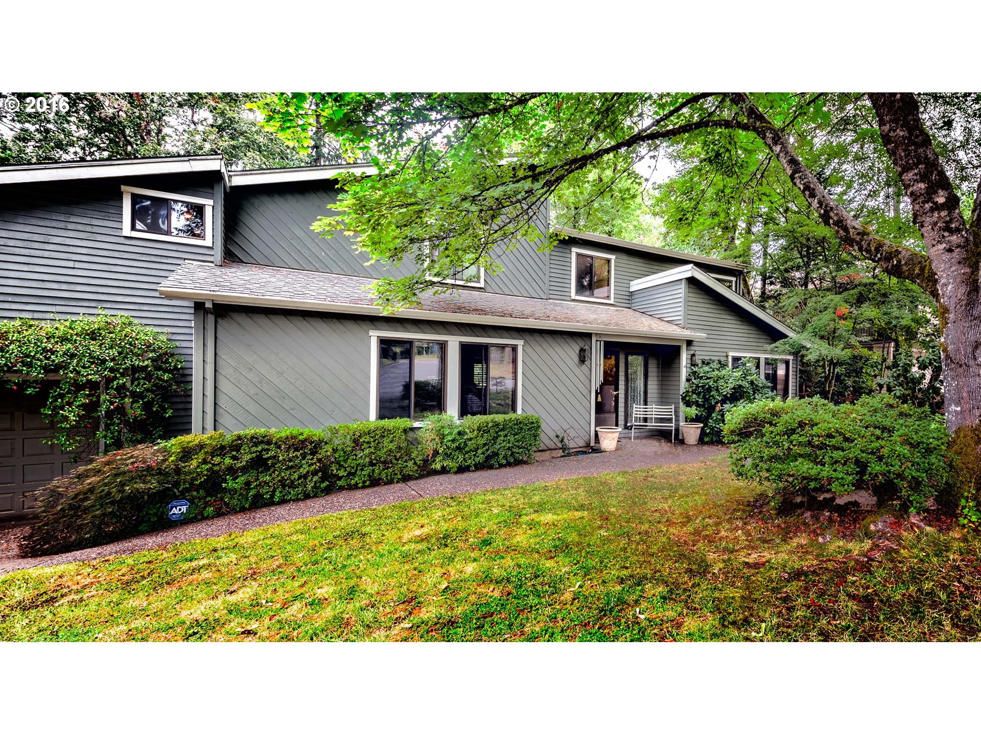 $645,900 - 4Br/3Ba - for Sale in Lake Oswego