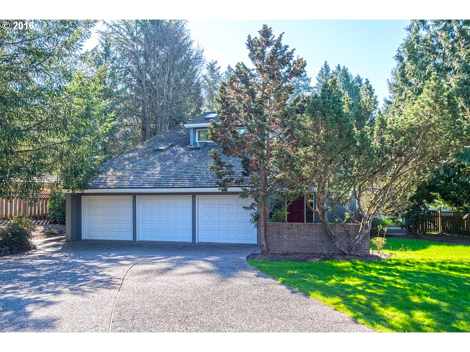 $950,000 - 5Br/4Ba - for Sale in Country Commons, Lake Oswego