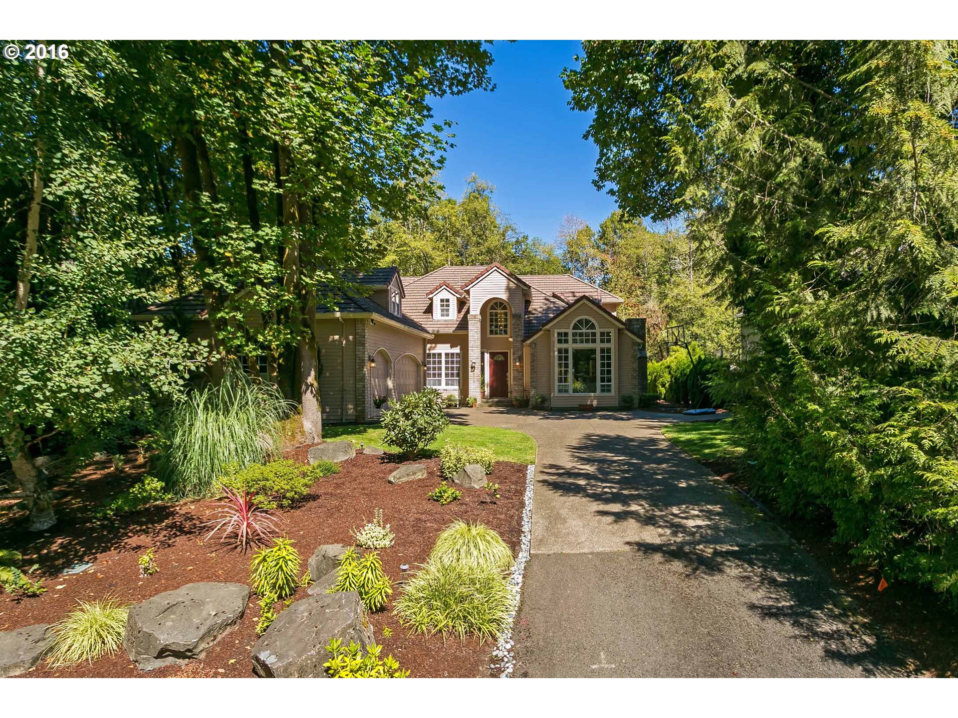 $950,000 - 4Br/3Ba - for Sale in Lake Oswego