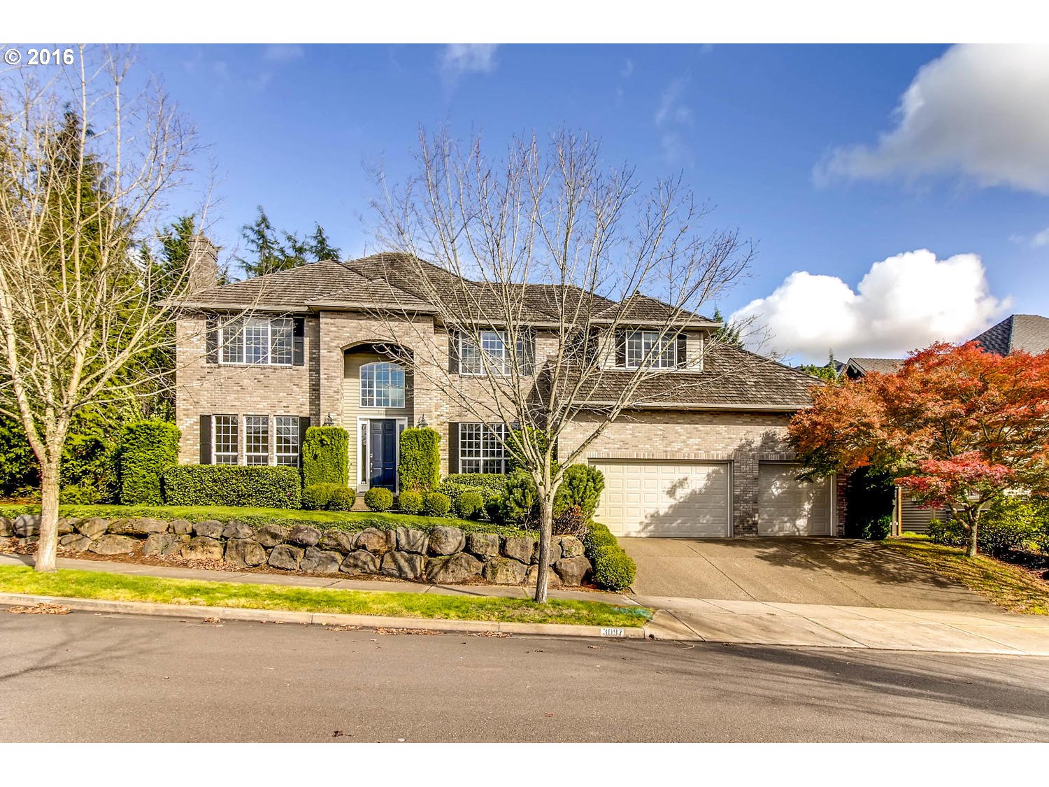 $750,000 - 5Br/4Ba - for Sale in West Linn