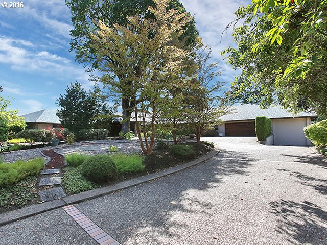 $949,999 - 4Br/5Ba - for Sale in West Linn