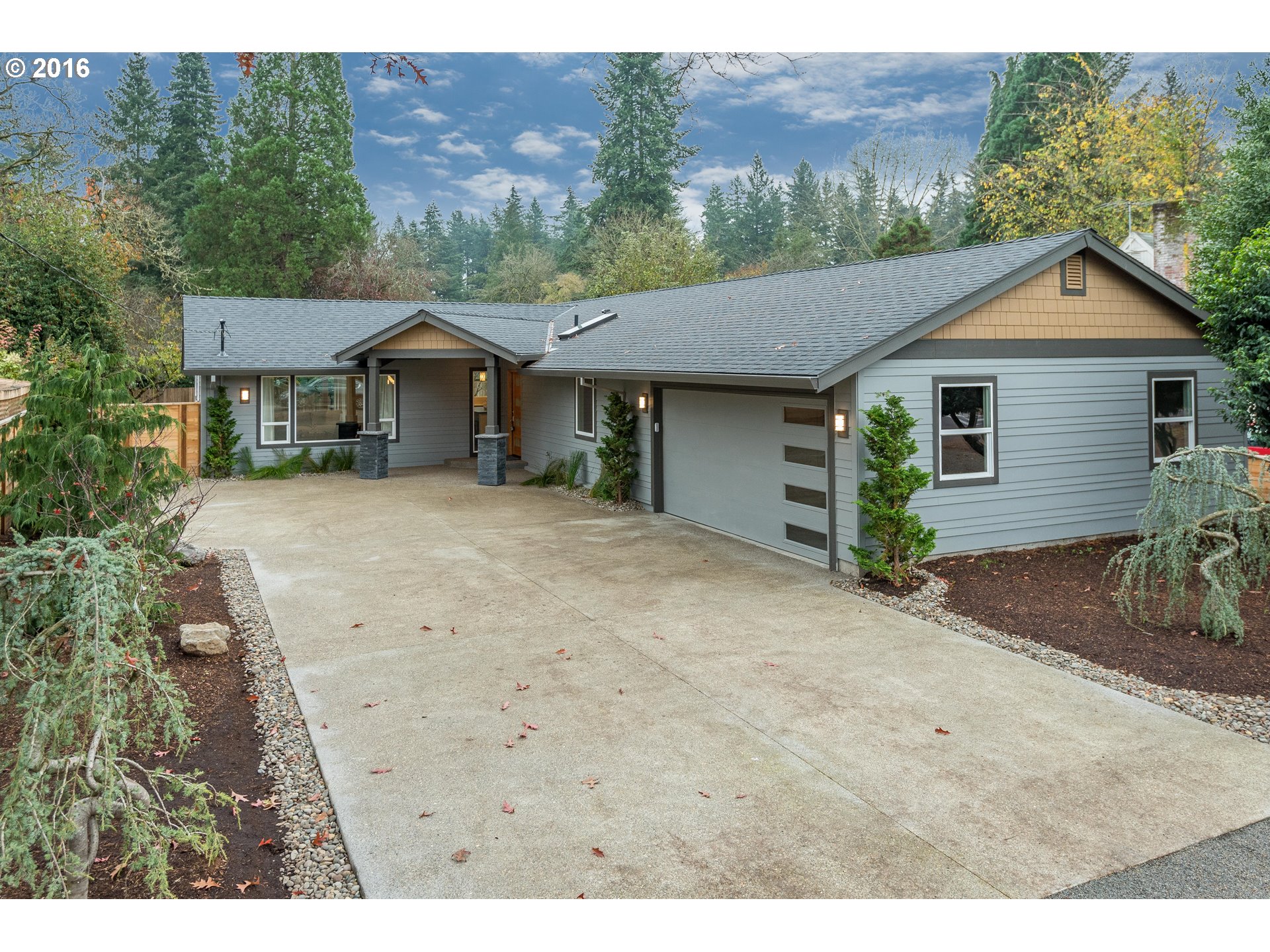 $579,900 - 3Br/2Ba - for Sale in Lake Oswego