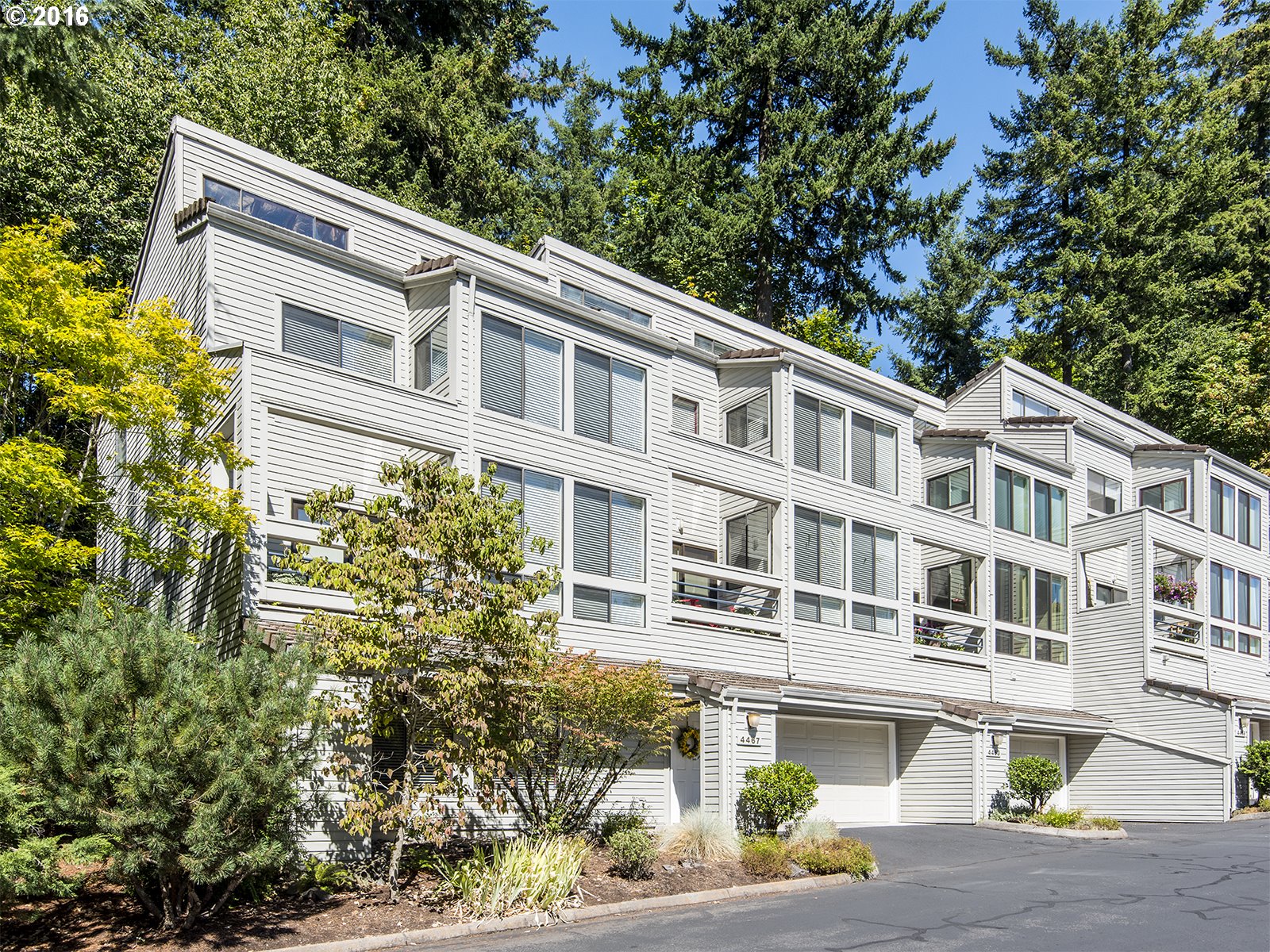 $689,900 - 3Br/5Ba - for Sale in Mountain Park Heights, Lake Oswego