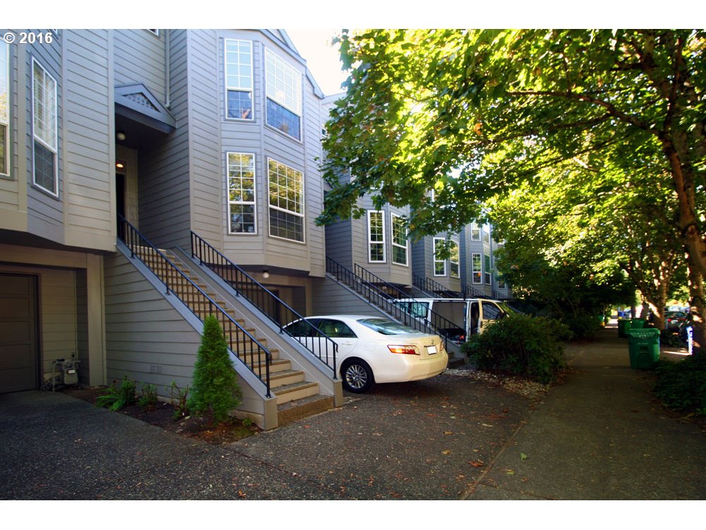 2736 UPSHUR ST NW Portland, Oregon Super hot location in downtown NW Alphabet district-walk to restaurants-shops-cafes!Sunny+Bright w/high ceilings+south facing wall of windows+french door!Beautiful huge open great room has hardwood floors-gas fireplace-open staircase & Open kitchen with eating bar. Large Den/non-conforming Bedroom on main /french doors+Bay window.2 masters upstairs w/bath+WI closets.Large laundry room,loft area has 8ft skylight! Deck-patio-garden area