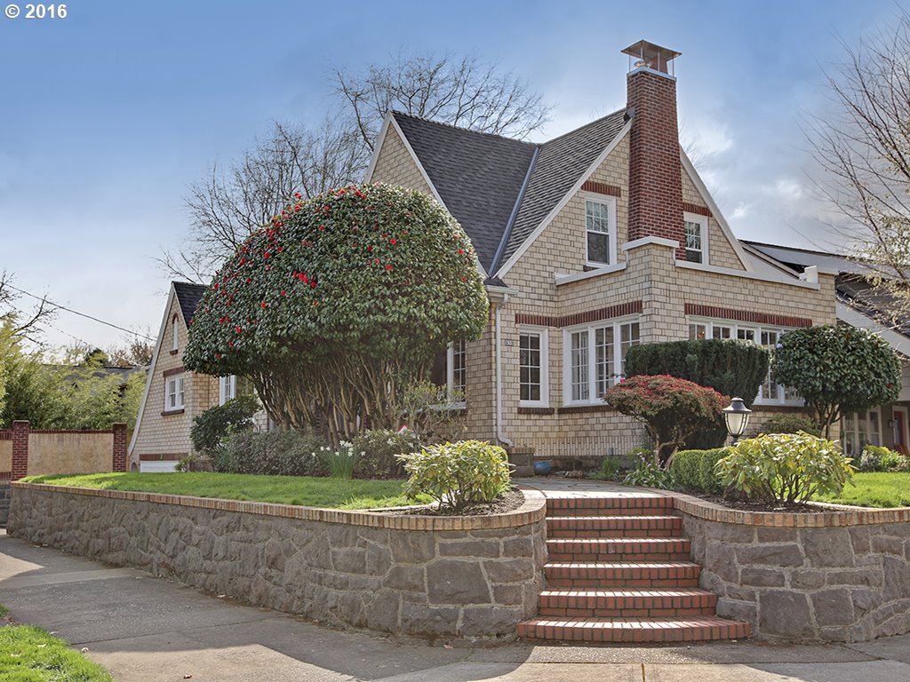 $740,000 - 5Br/2Ba - for Sale in Laurelhurst, Portland