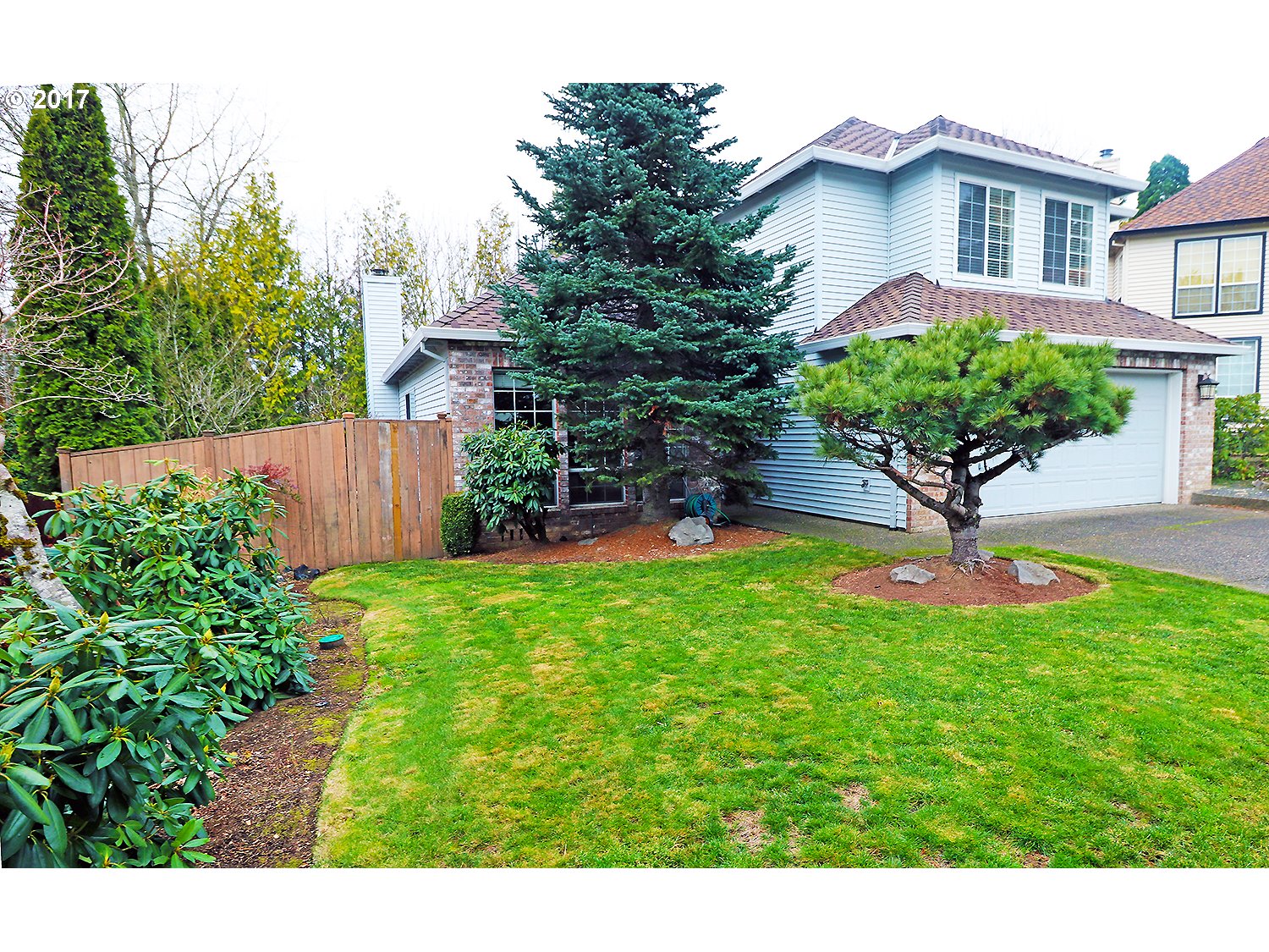 8321 64TH AVE SW Portland, Oregon Beautiful light filled home in Ash Creek with walls of windows w/privacy, hardwood floors & spectacular soaring vaults! Open floor plan has wood burning fireplace in Living-Dining room & gas fireplace in kitchen great room. Vaulted Den has french doors, floor to ceiling windows & hardwoods. Huge kitchen family room w/gas range-Island-eating bar, eat nook & slider to huge beautiful deck. Master w/garden tub, big shower & wall of windows