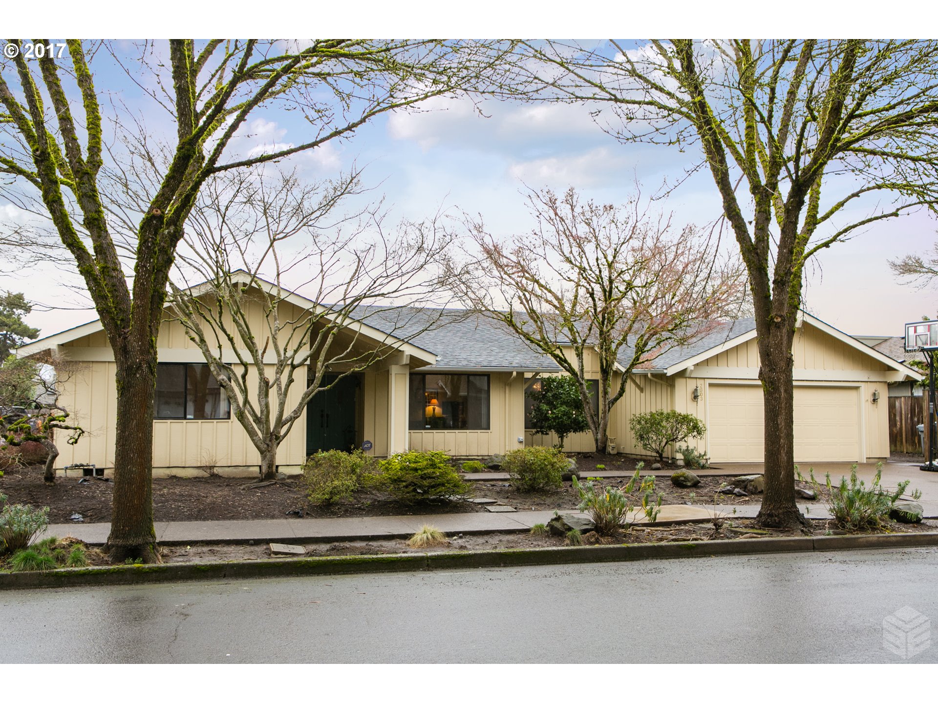2012 sq. ft 3 bedrooms 2 bathrooms House For Sale, Eugene, OR