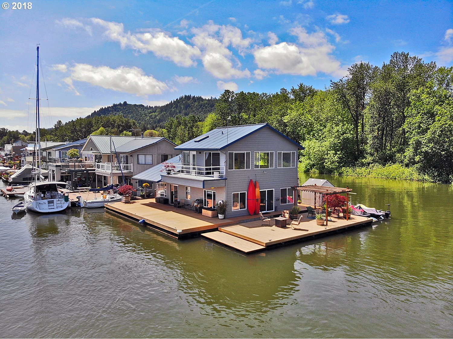 Floating Homes for Sale in Portland Oregon, Houseboats, Moorages, and