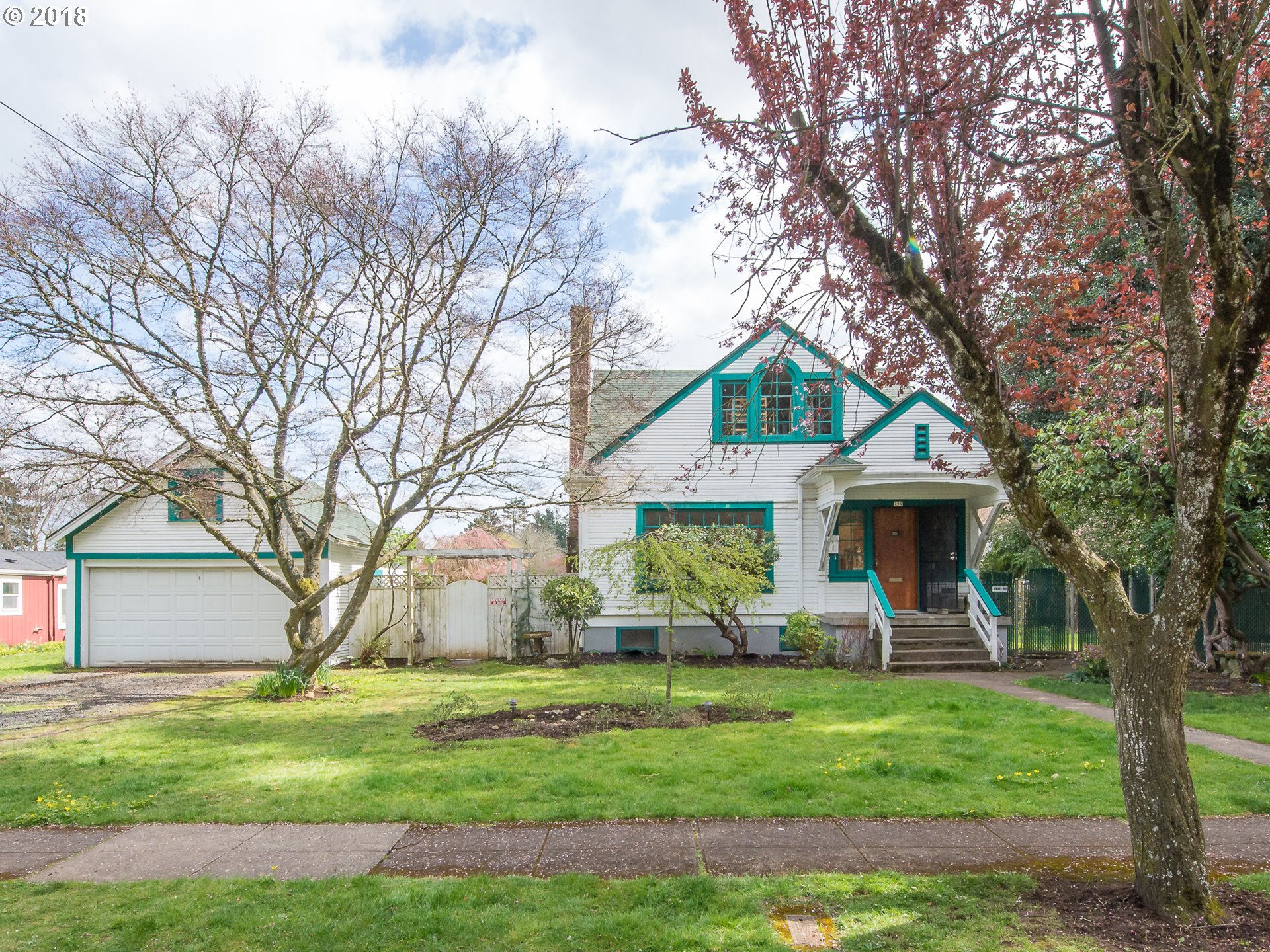 750 Ne 87th Ave Portland Or 97220 Living Room Realty 450 000