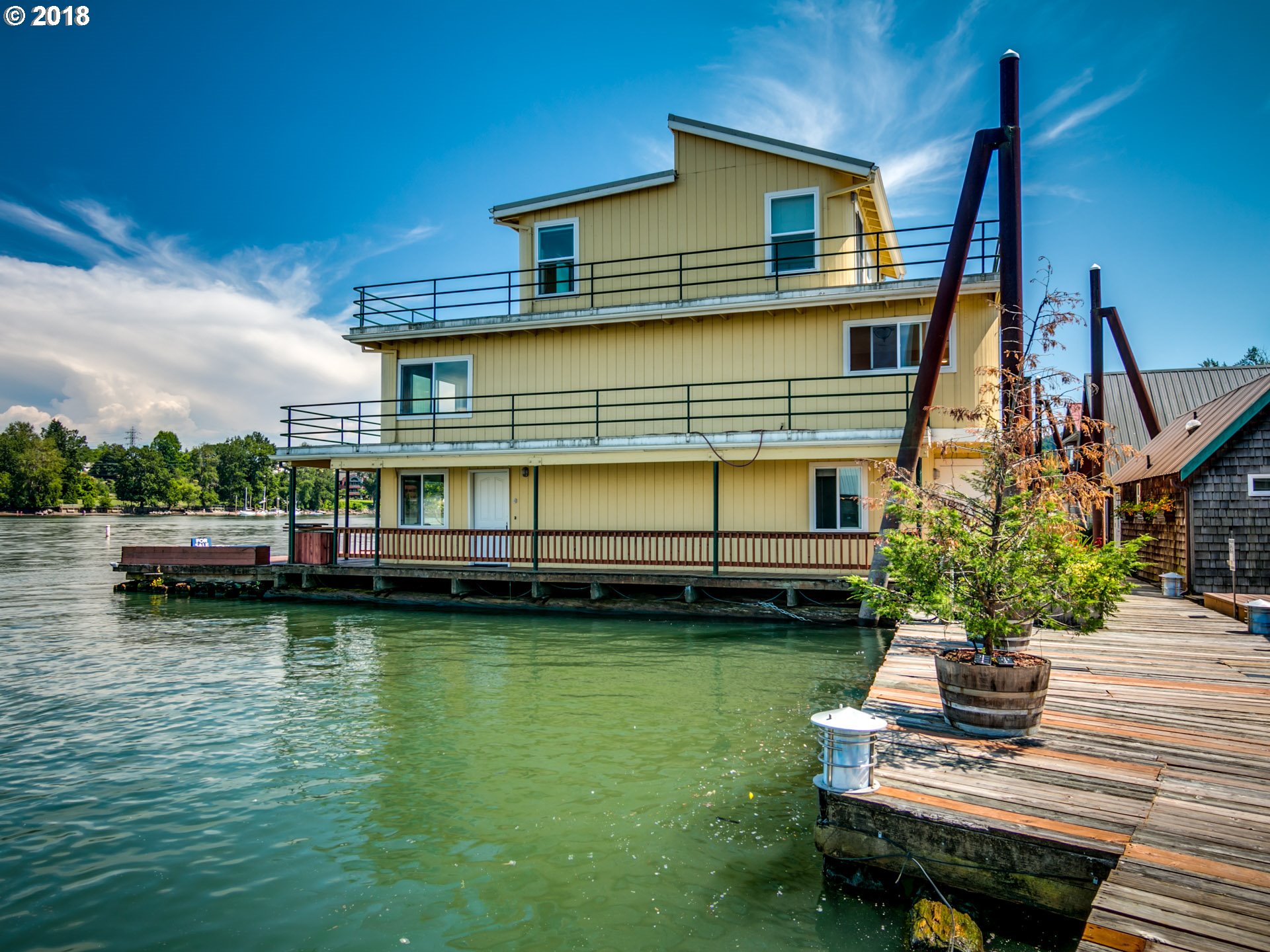 Floating Homes for Sale in Portland Oregon, Houseboats, Moorages, and