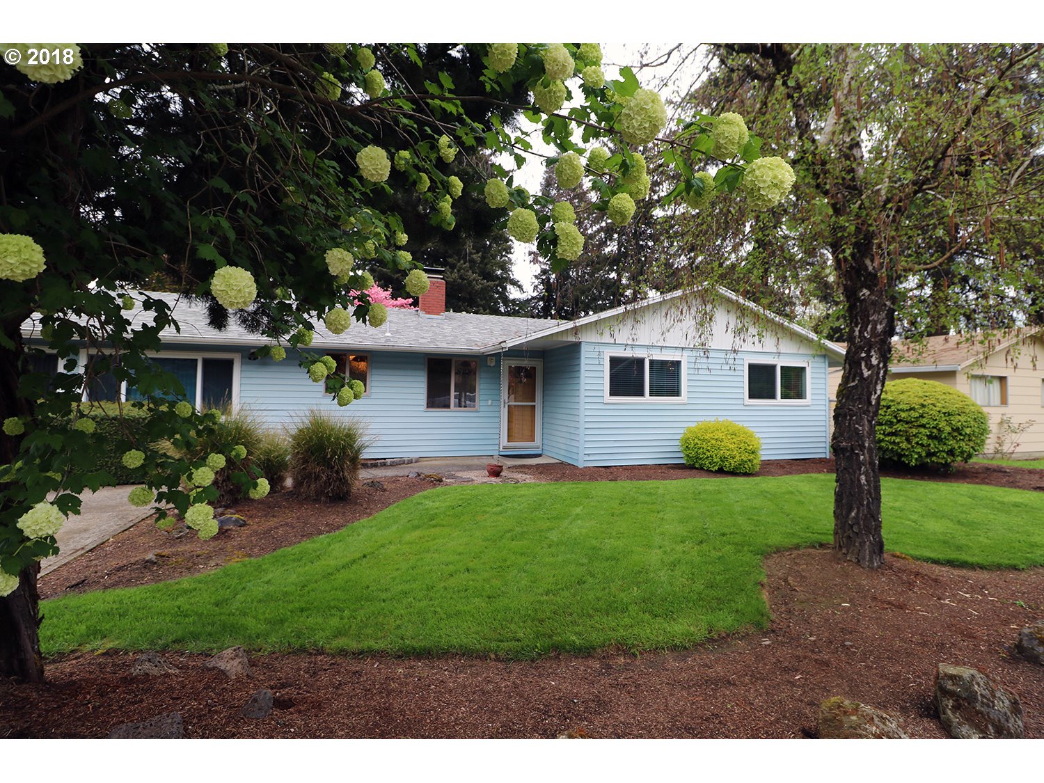 7323 WEBSTER LN SE Milwaukie, Oregon Classic Mid-Century Ranch is immaculate w/beautiful hardwood floors & lots of natural light! Gorgeous Neil Kelly kitchen in 2005 w/gas range. Living room has gleaming hardwoods, fireplace & slider that opens to 10,000 SF park-like yard. Huge family room w/laundry room attached. Lot is amazing-backs to open space behind grade school. Updated Mechanicals-water heater-furnace-06Water supply line-newer roof & Milgard windows. Huge new shed