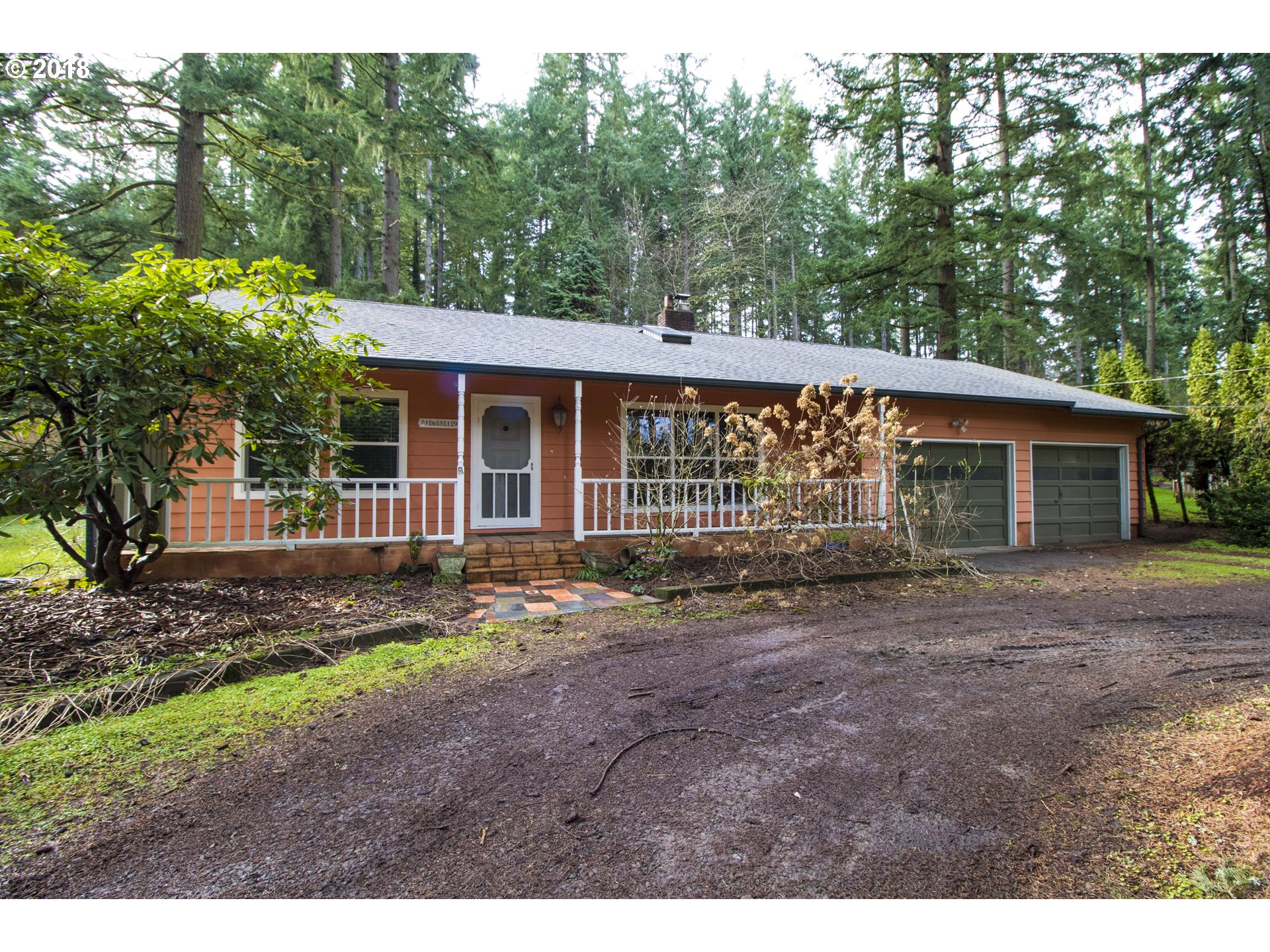 16519 BRADLEY RD S Oregon City, Oregon Country living 5min from 205 and only 30min from downtown PDX!Private, treed lot,Circular drive.Redwood siding for low maintenance.Cedar ceilings in living room,dining room,and kitchen.Skylights in living room and dining room.Remodeled open floor plan.Vinyl windows.New pellet stove with thermostat for low cost heating.Large tiled and covered front porch.Large back patio.Newer plumbing.New LG washer.Appliances and riding mower included.