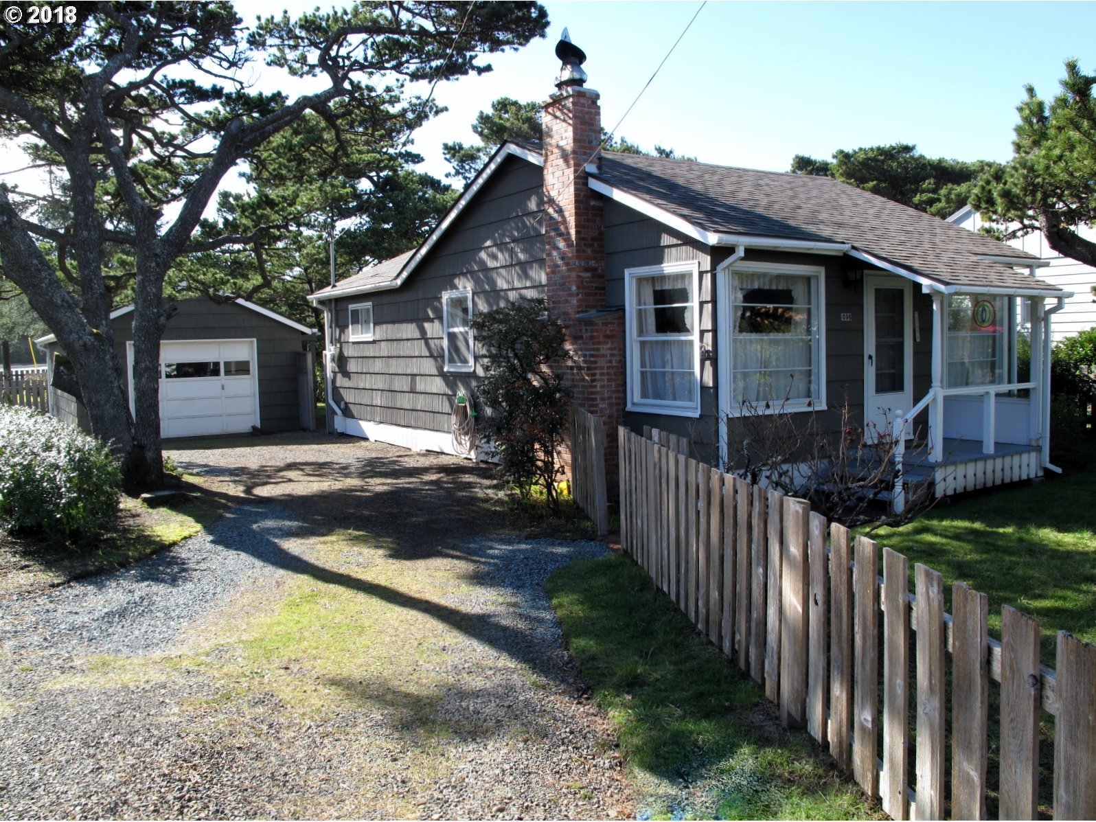 96 Beeswax Ln Manzanita Or 97130 Living Room Realty Portland 549 000