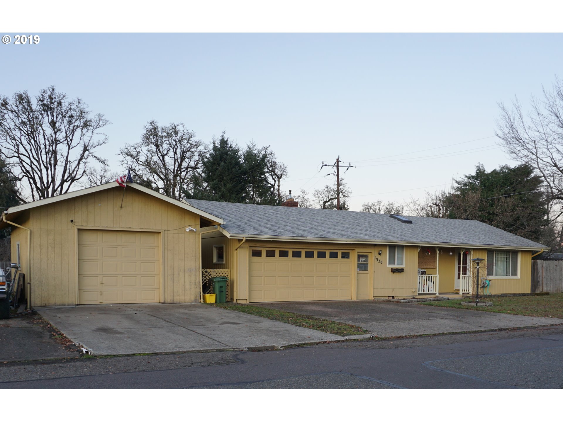 1330 BRYANT AVE (1 of 28)