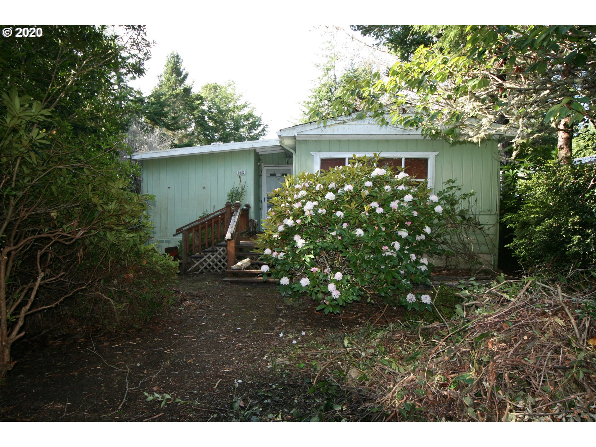1600 RHODODENDRON DR 117 (1 of 1)