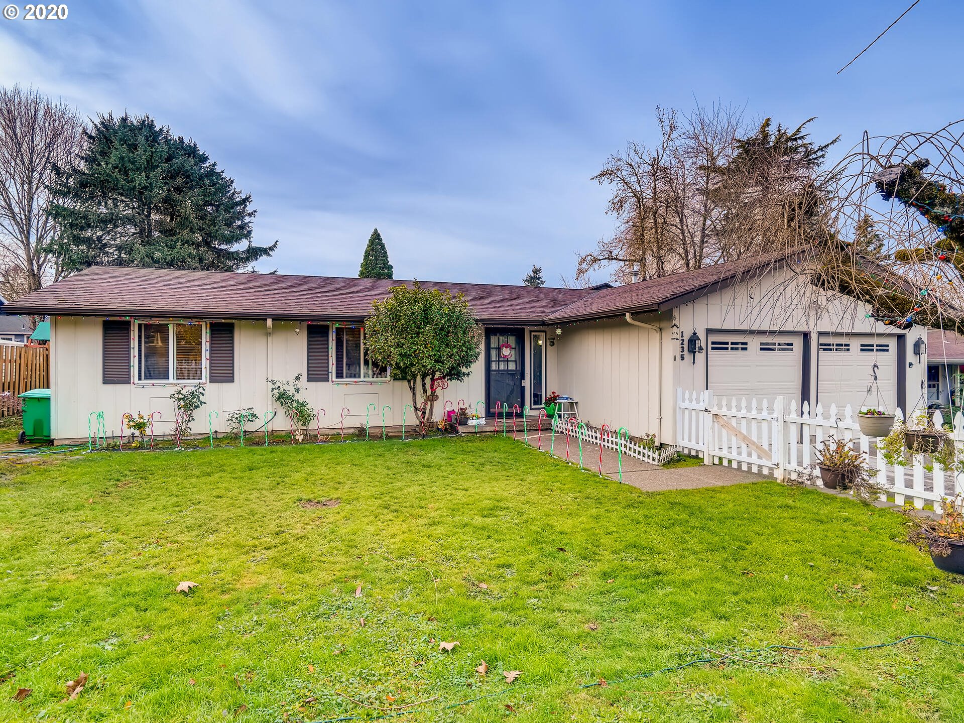 1235 SE 212TH AVE (1 of 27)