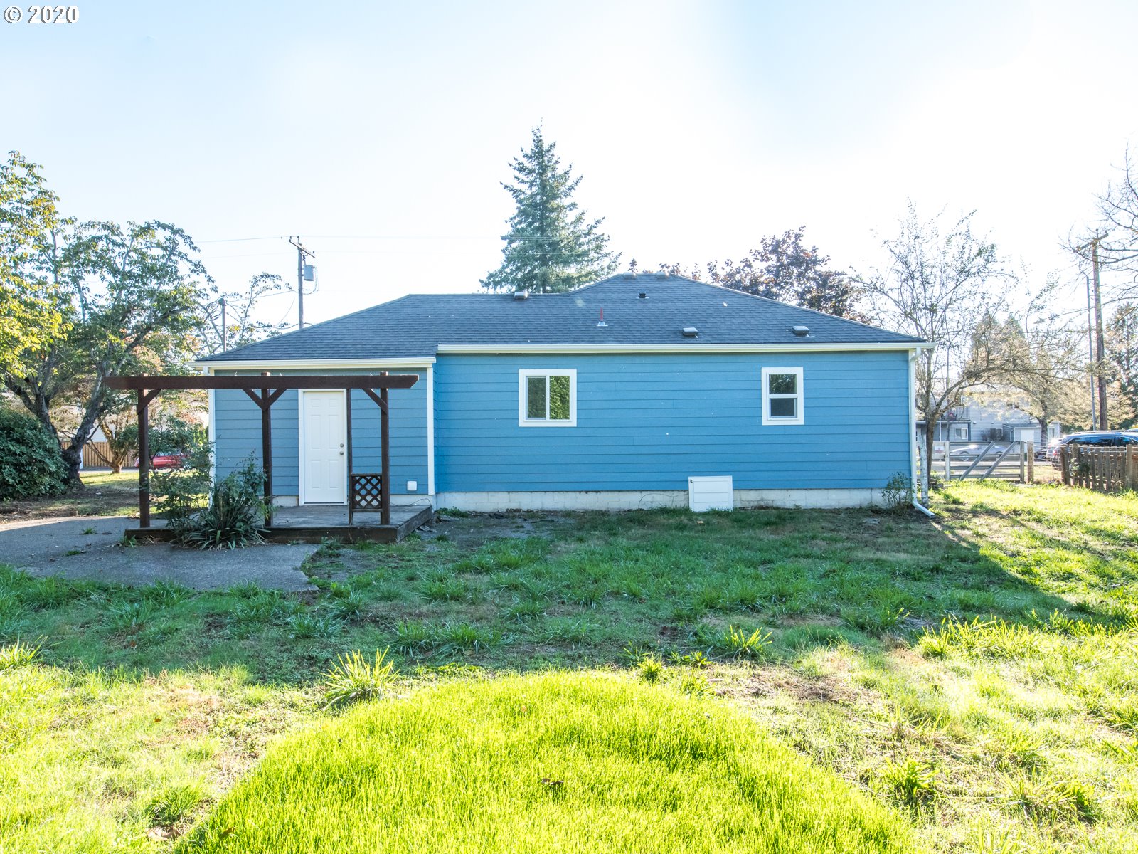 Light and Bright in Downtown Molalla Living Room Realty