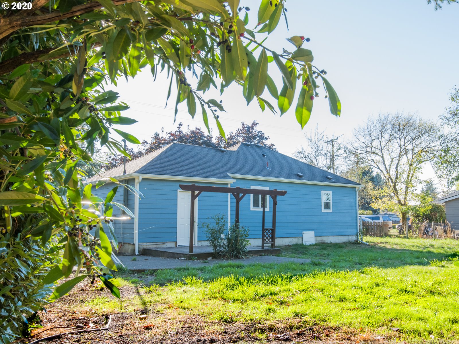 Light and Bright in Downtown Molalla Living Room Realty