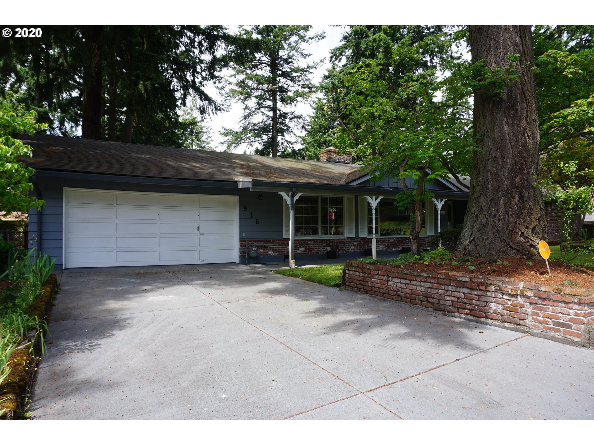 916 SE 98TH AVE (1 of 28)