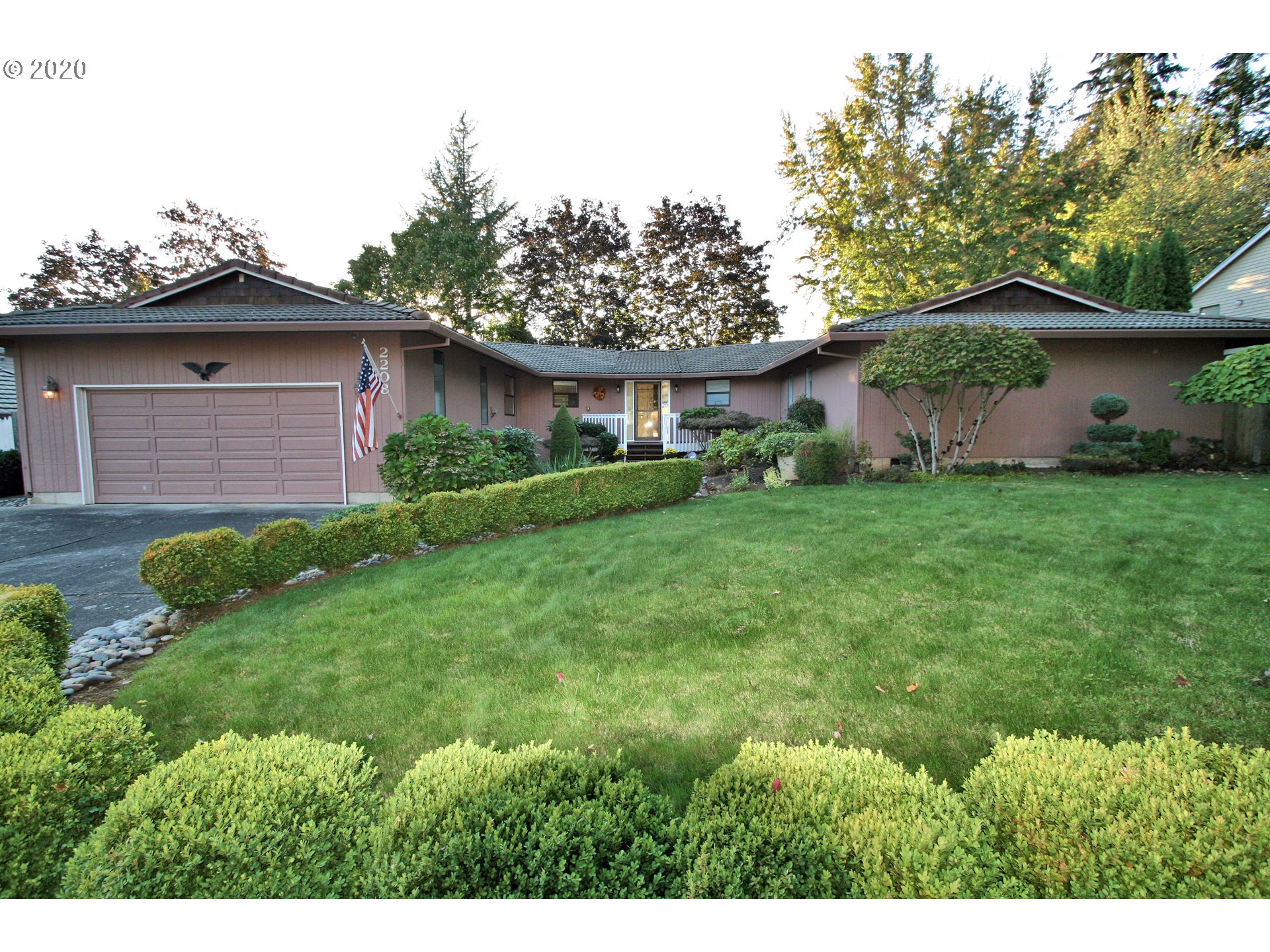 2208 SE 130TH AVE (1 of 28)