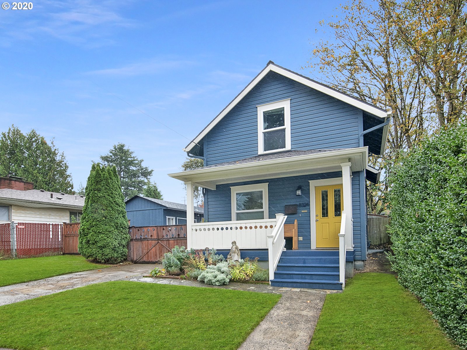 Picture Perfect St. Johns - Living Room Realty