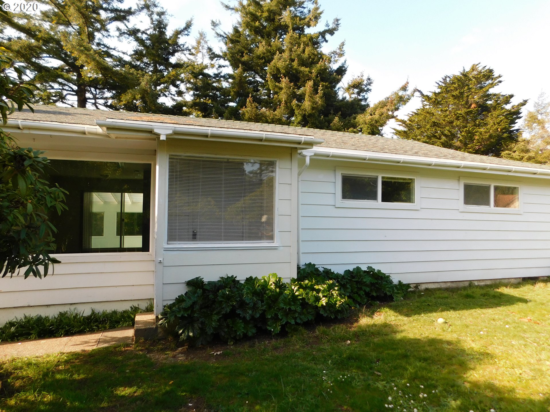 550 MADRONA AVE (1 of 26)