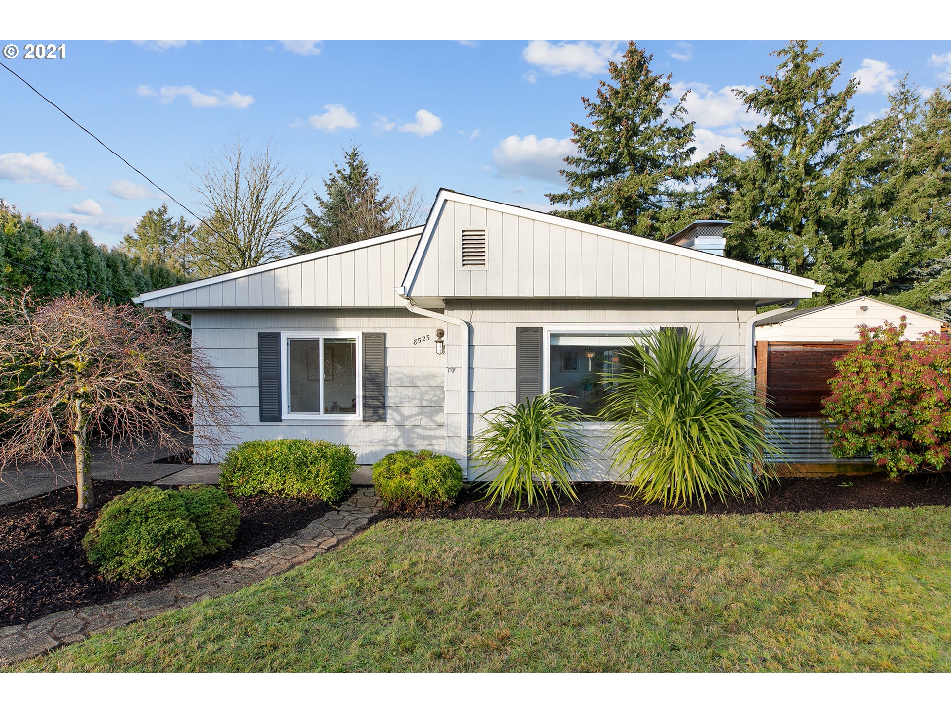 8523 SE 65TH AVE (1 of 32)