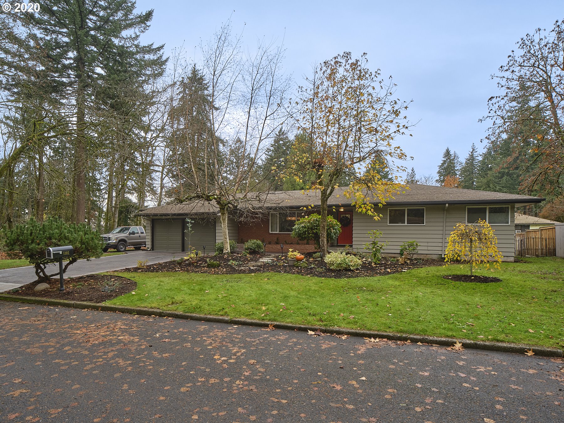 1102 SE 94TH AVE (1 of 27)