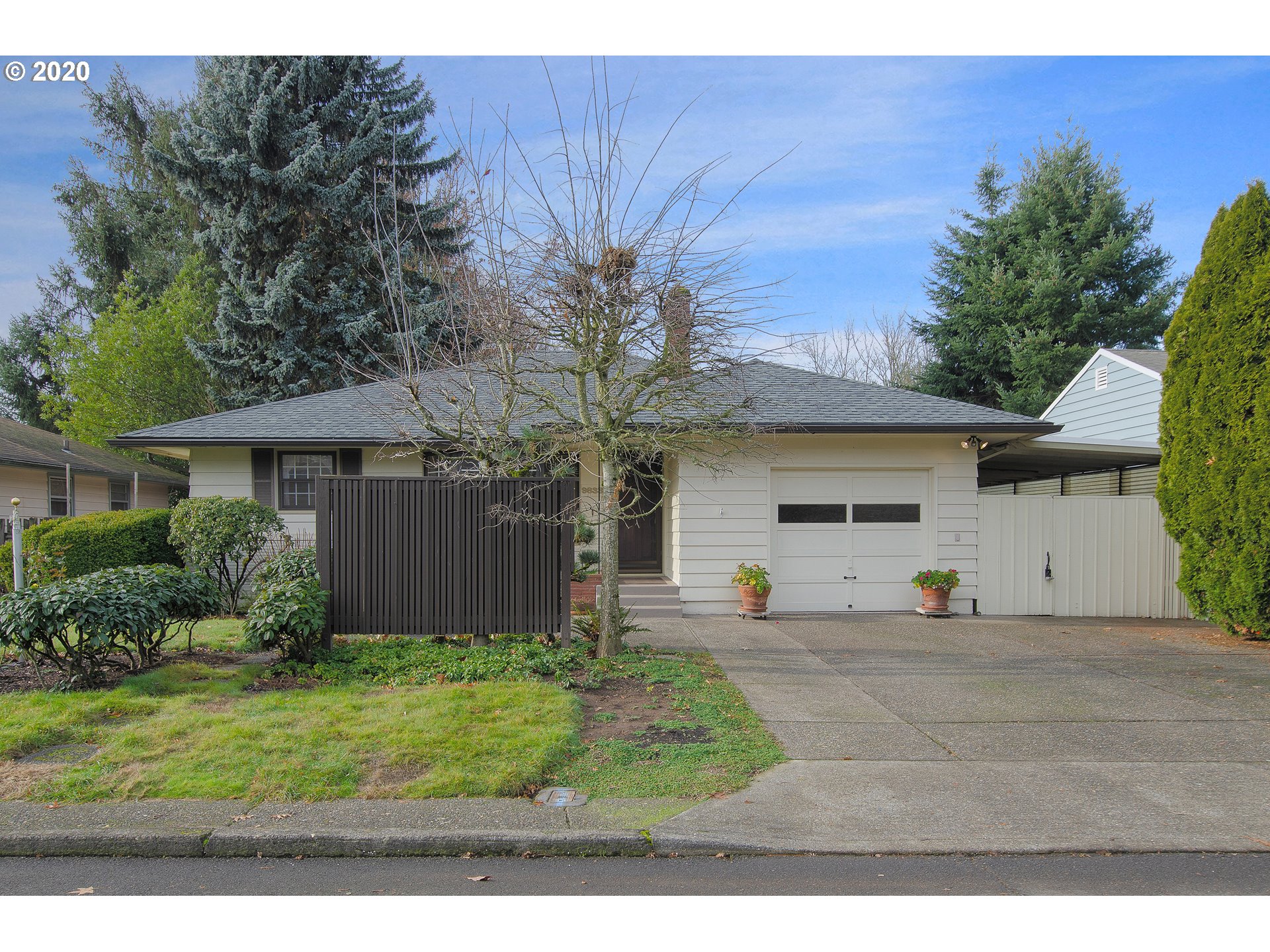 9833 SE 49TH AVE (1 of 32)