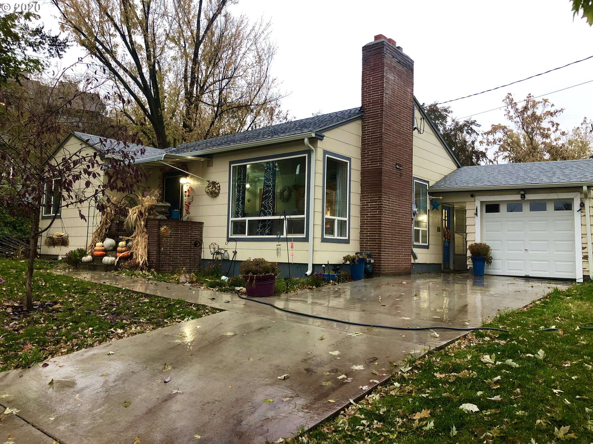 700 NW JOHNS PL (1 of 18)