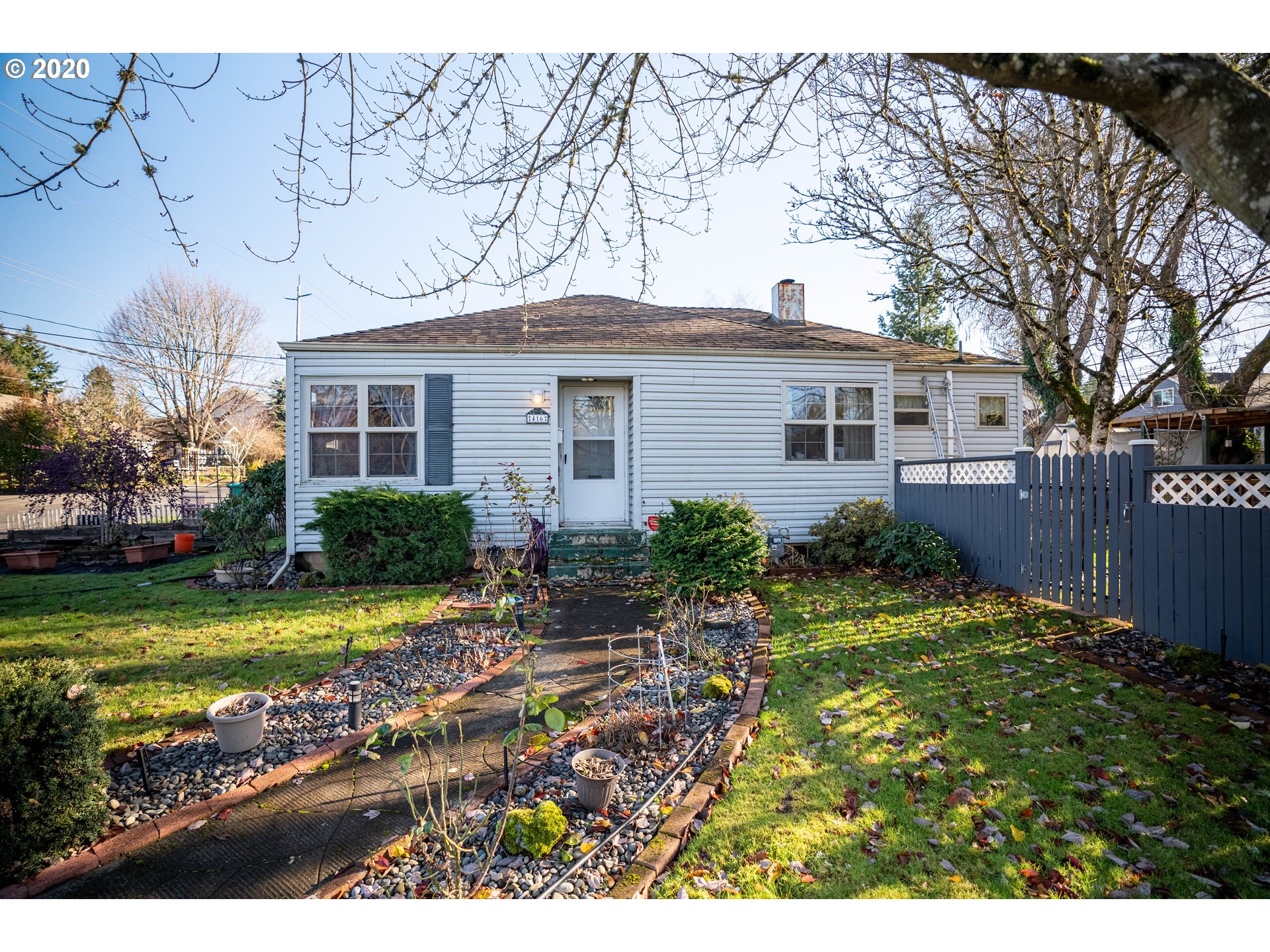 416 SE ROBERTS AVE (1 of 32)