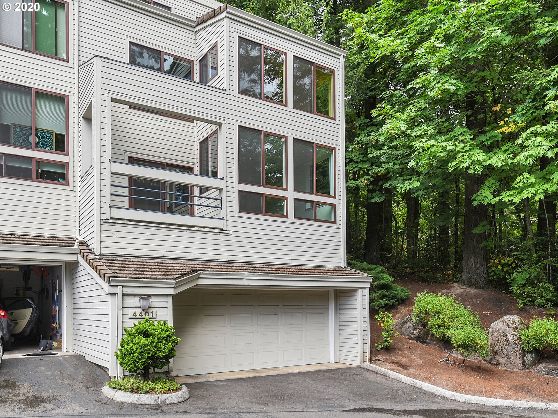 MOUNTAIN PARK HEIGHTS Condos For Sale in LAKE OSWEGO Portland Condo