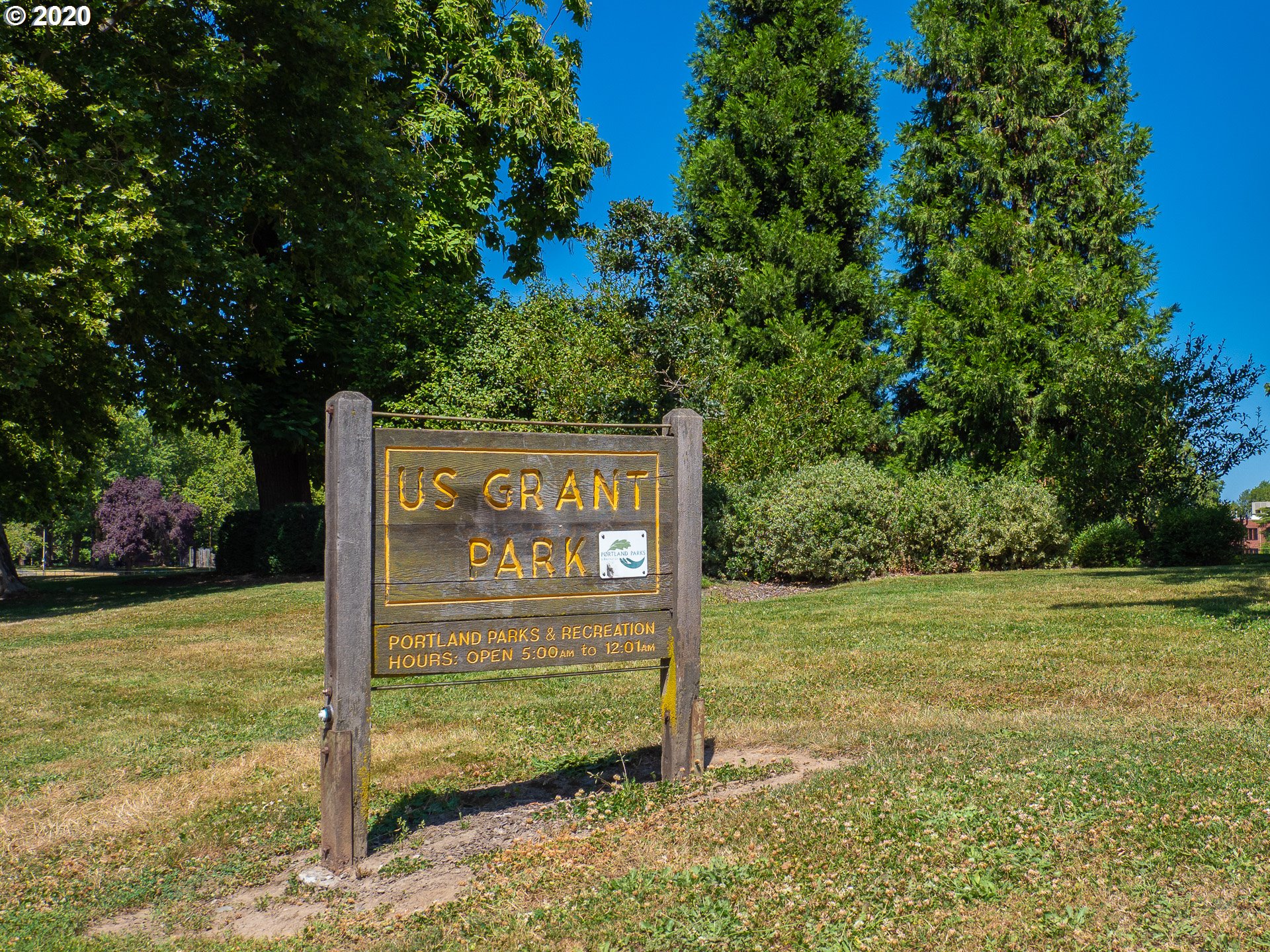 Just Listed! Grant Park Beauty (2844 NE 38th Ave) Living Room Realty