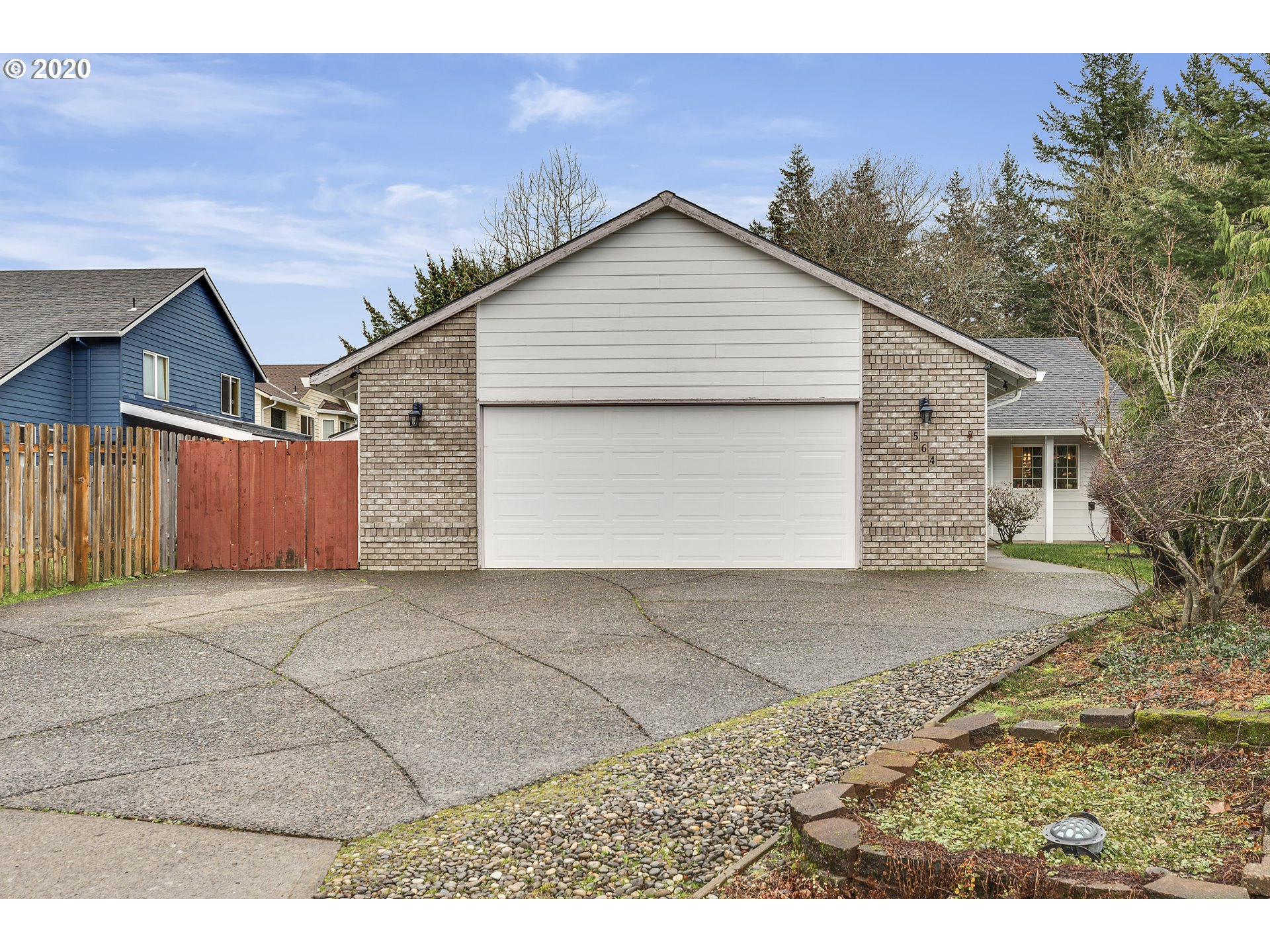 564 SW 26TH ST (1 of 32)