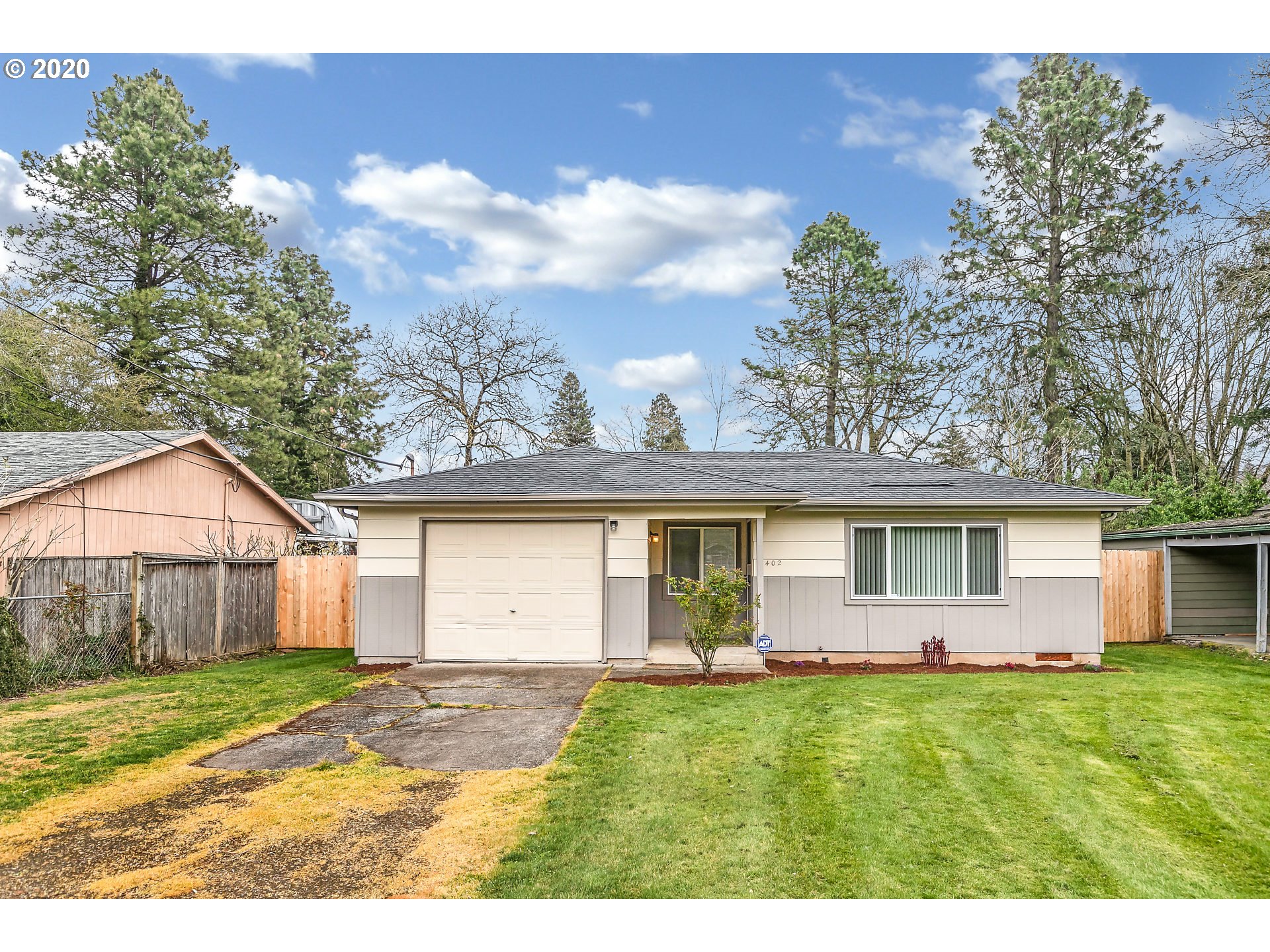 2402 SE 90TH AVE (1 of 29)