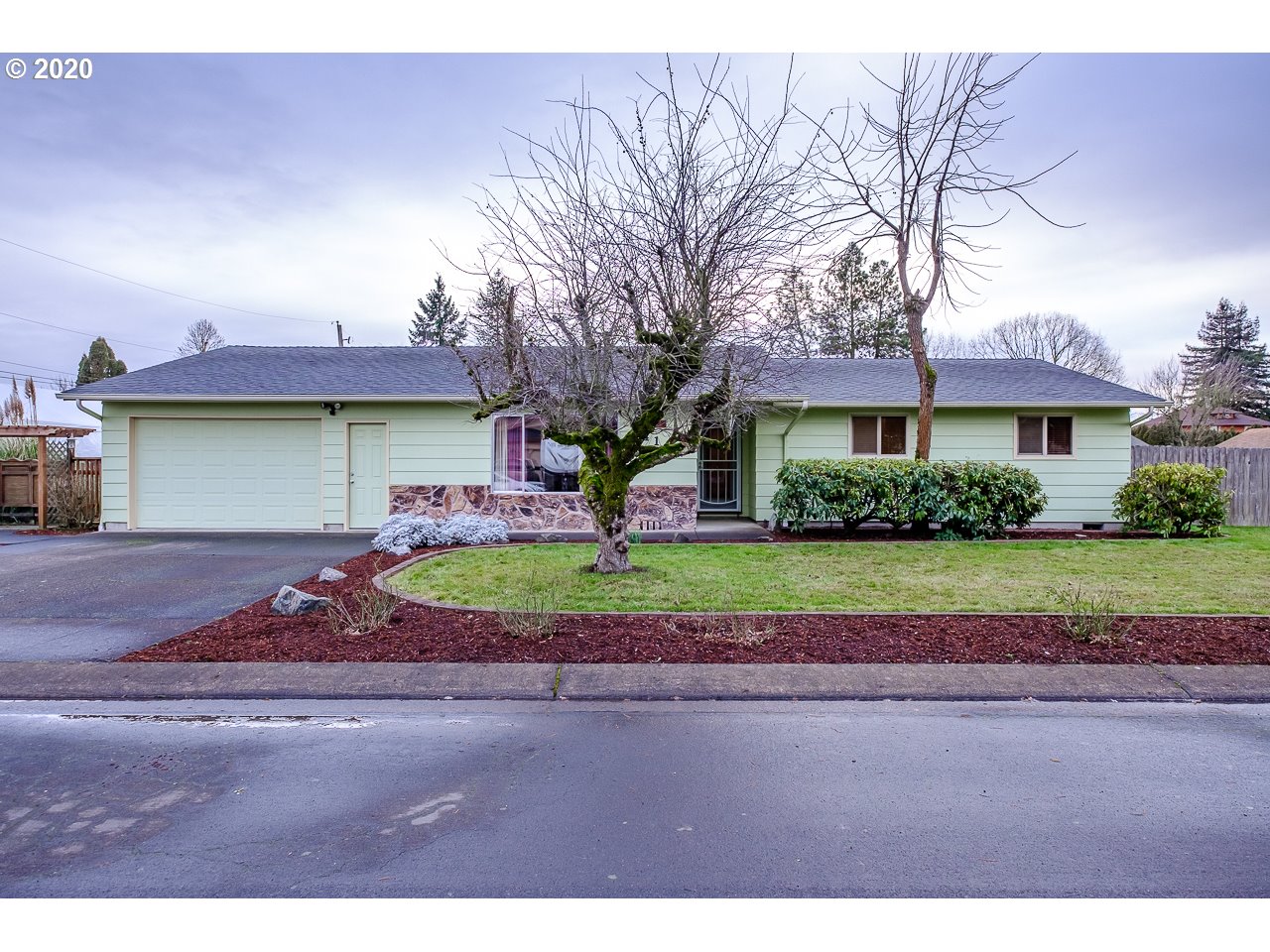 412 SE 24TH AVE (1 of 32)