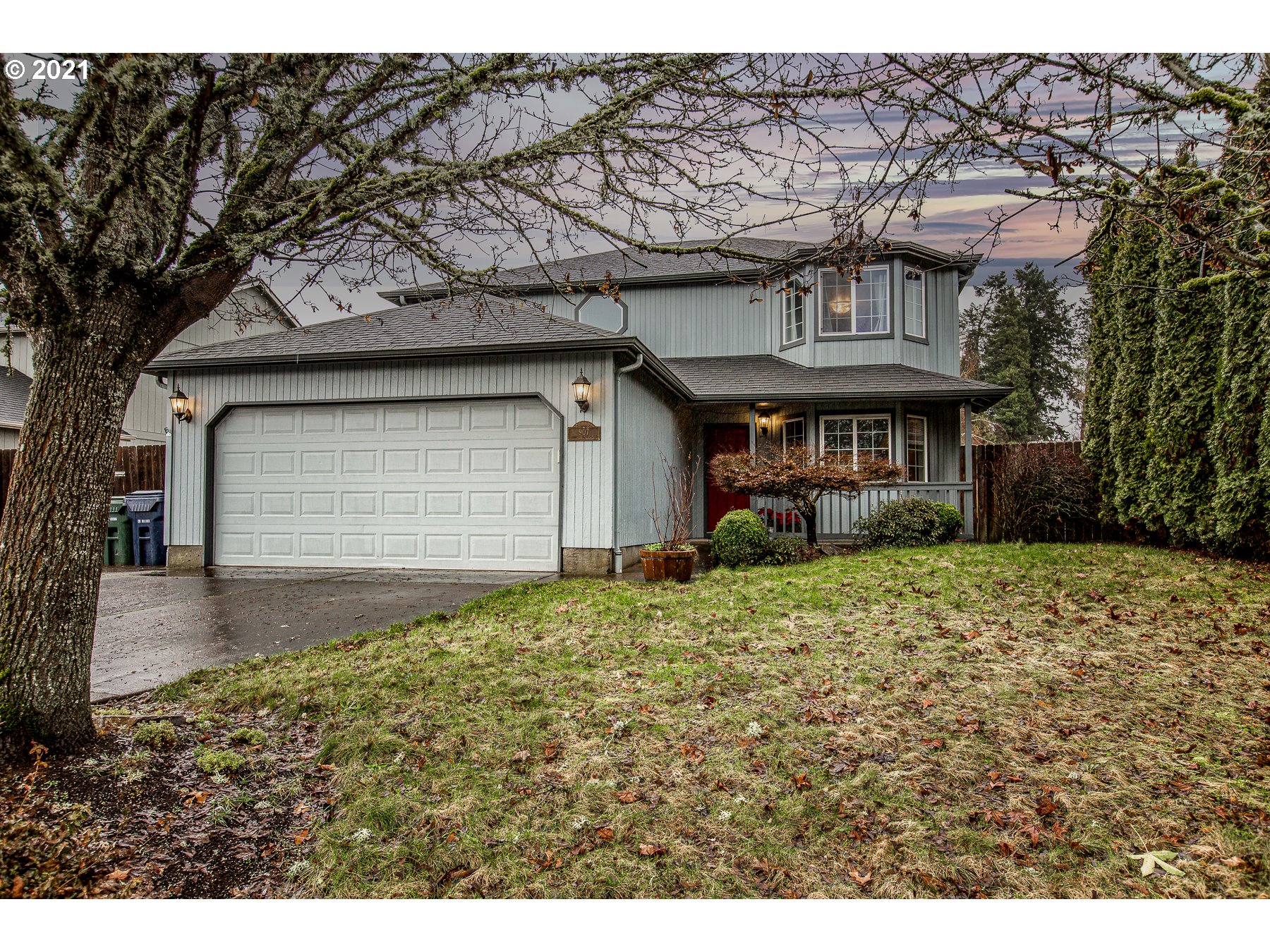 907 S 32ND PL (1 of 28)