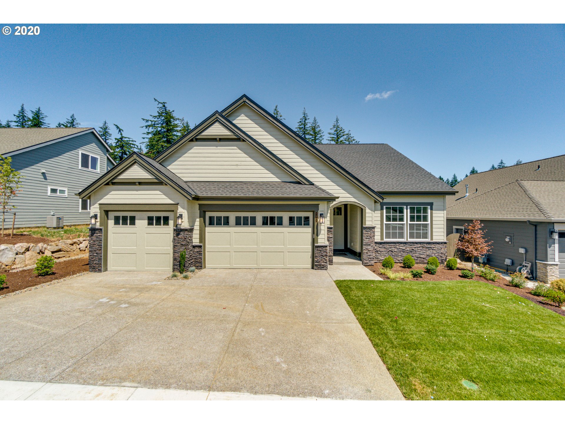 1421 NW REDWOOD LN (1 of 18)