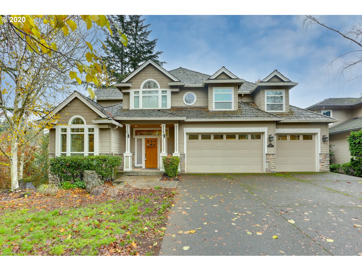 2698 BEACON HILL DR (1 of 32)