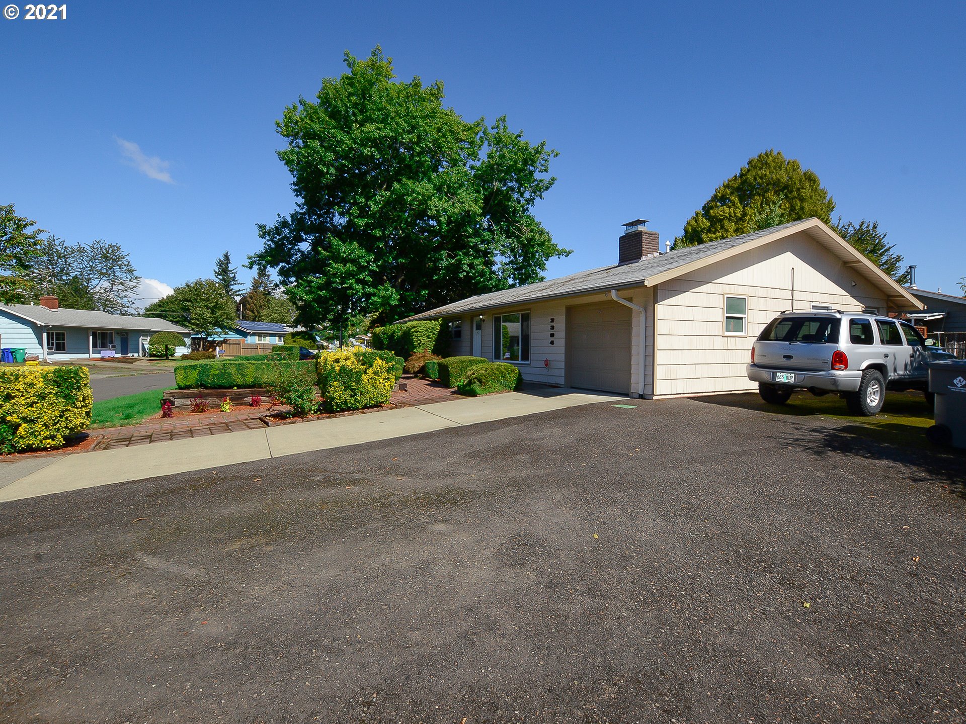 2304 SE 180th AVE (1 of 32)
