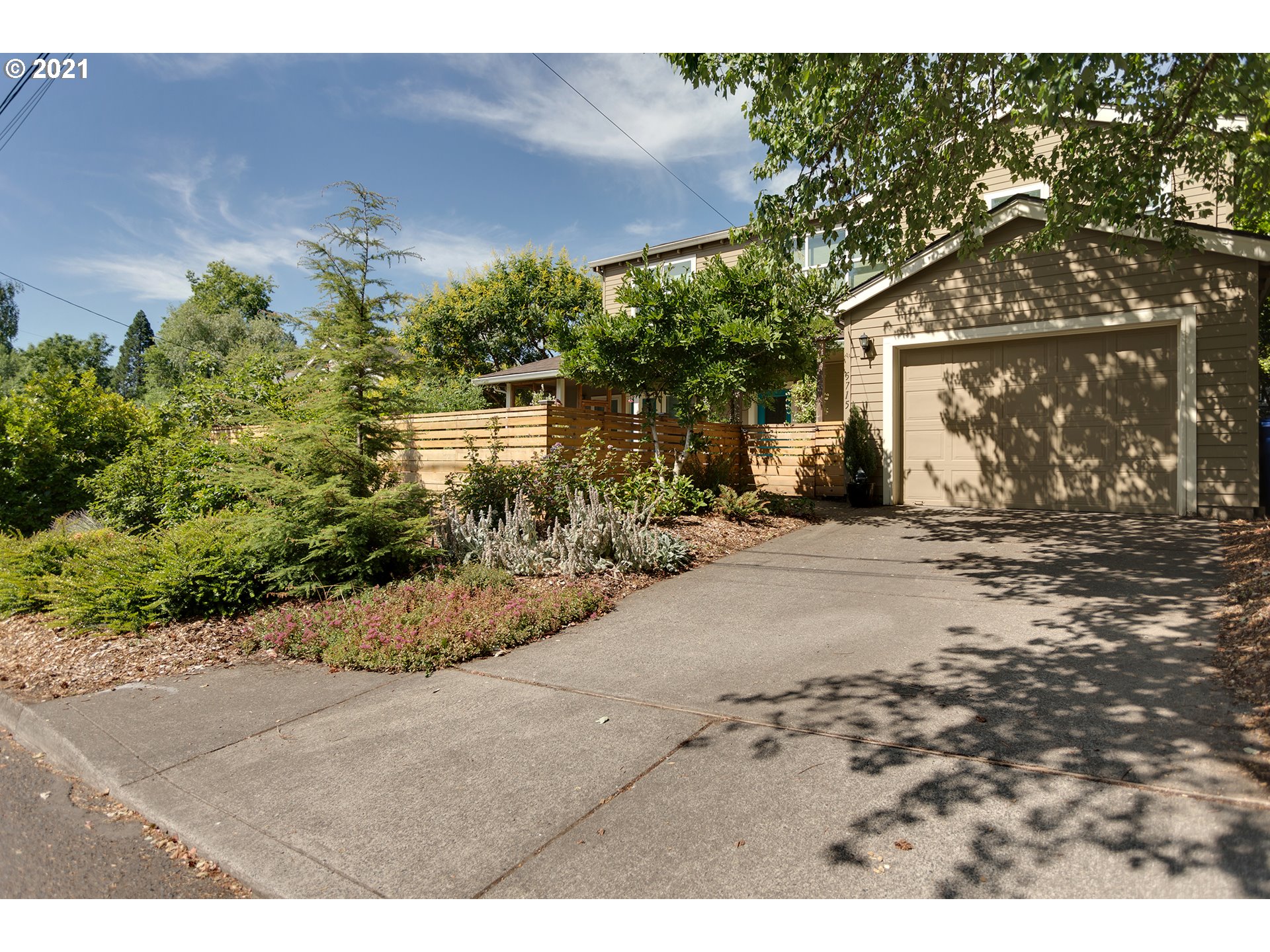 5715 SW 54TH AVE (1 of 32)